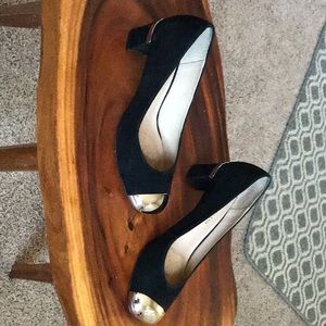 Antonio Melani, size 6, black suede pumps